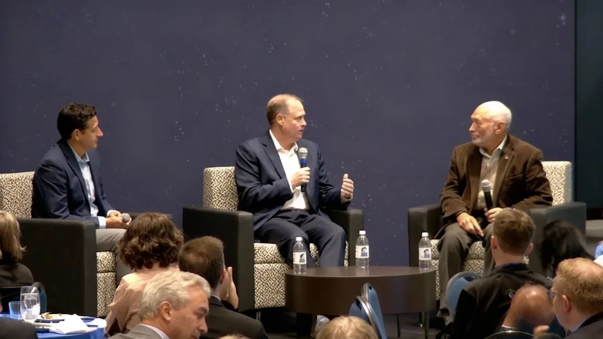 Former NASA Chiefs Urge Rethink of Artemis Moon Lander Plan