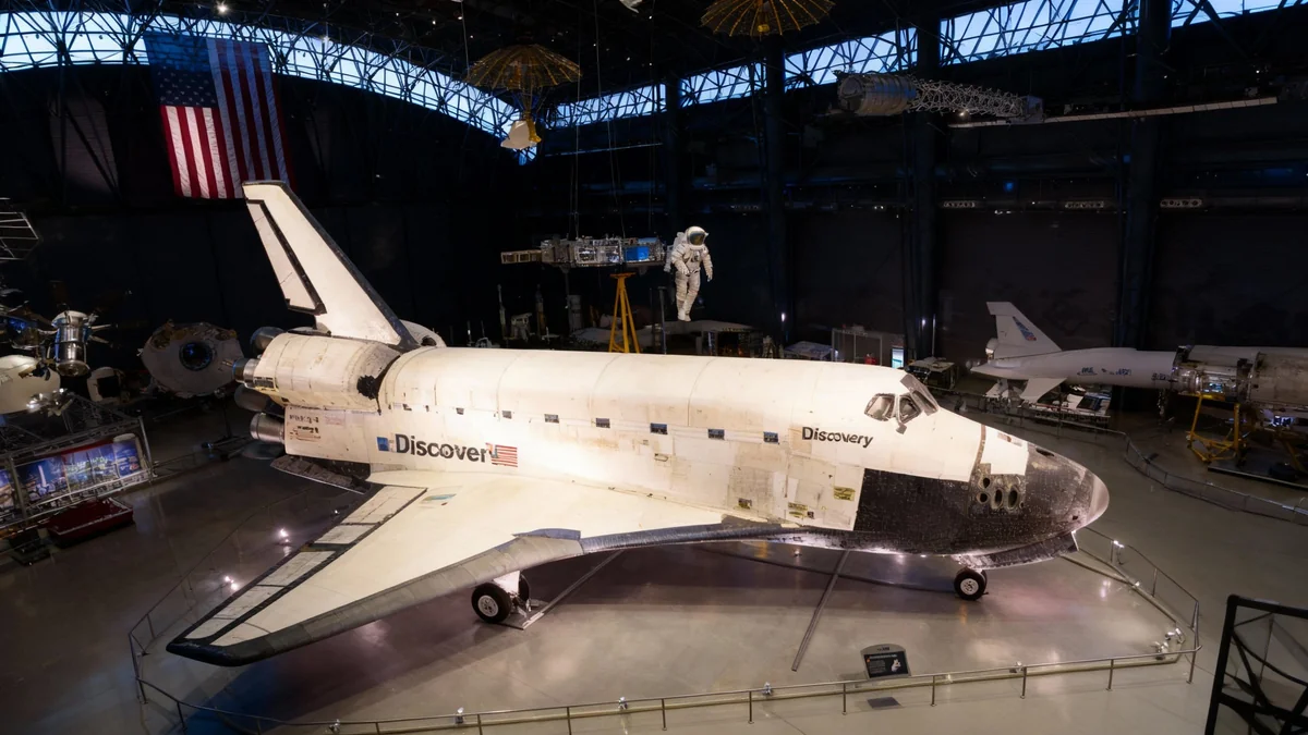 NASA Shuttle Discovery Faces Risky Move to Texas