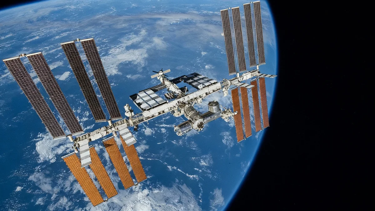 ISS Marks 25 Years of Continuous Human Life in Orbit
