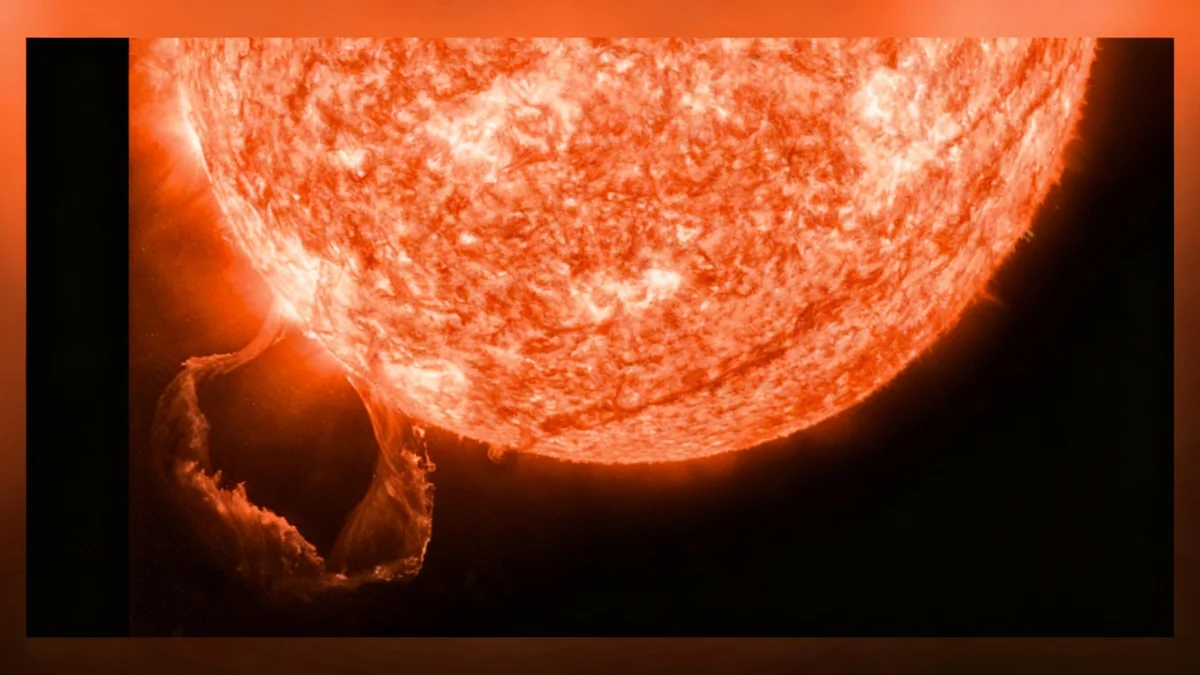 Astrophotographer Captures Fiery Plasma on Sun's Surface